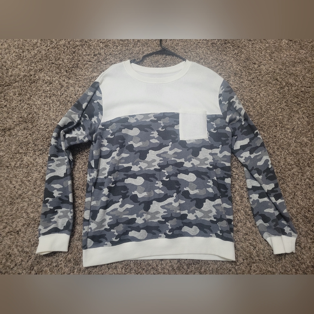 Men's camo and white sweater Large